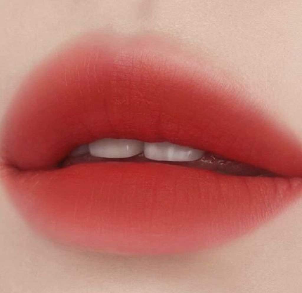 Фото не раскрашенных губ