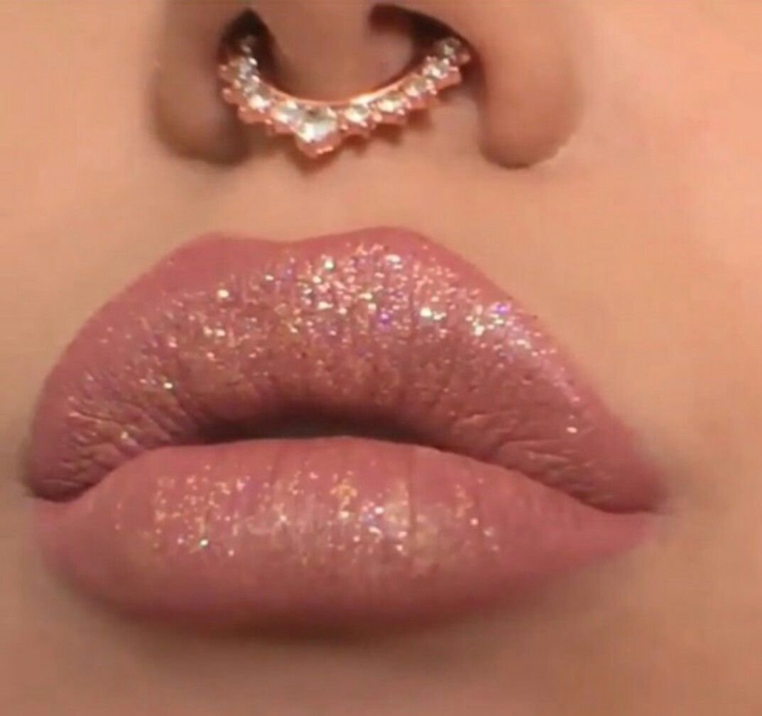 Губы обычные без помады