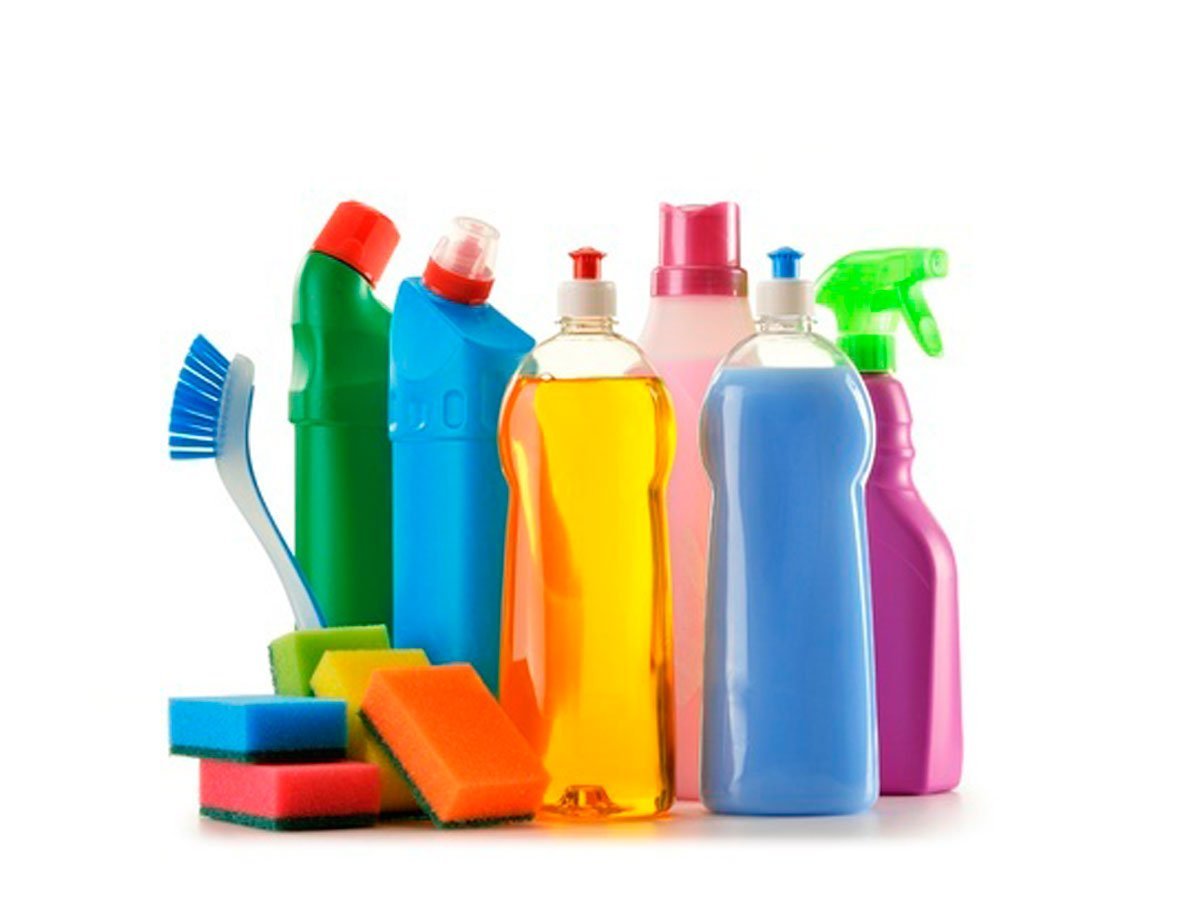 Бытовая химия на столе