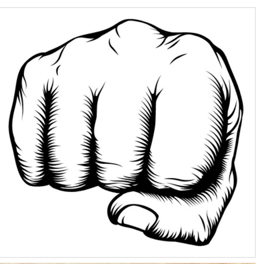 Сжатый кулак спереди