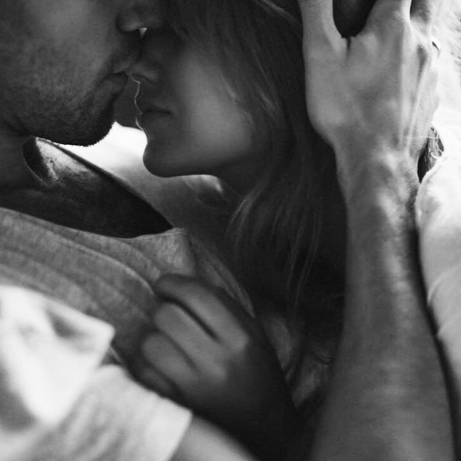 Мужчина и женщина нежность