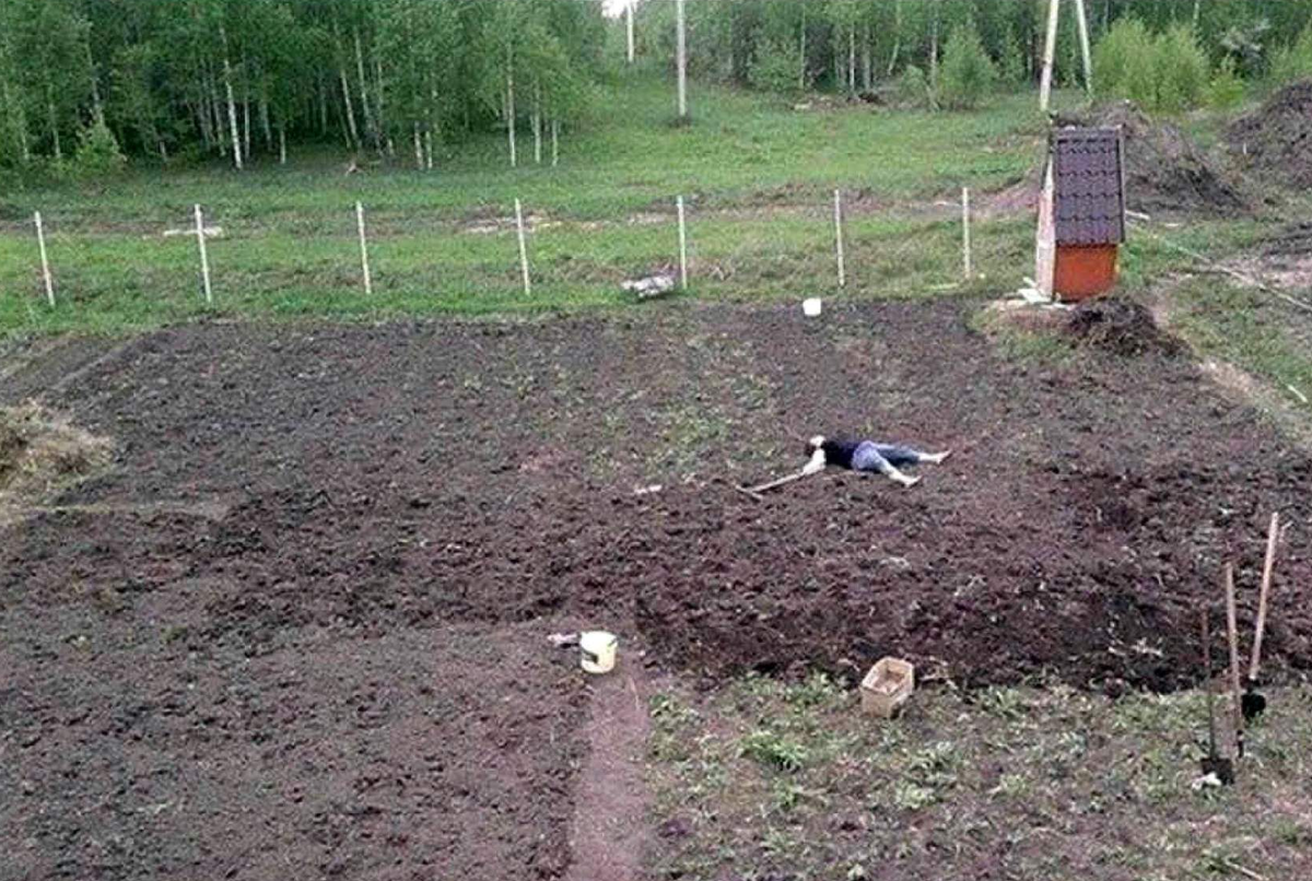 Женщина в огороде