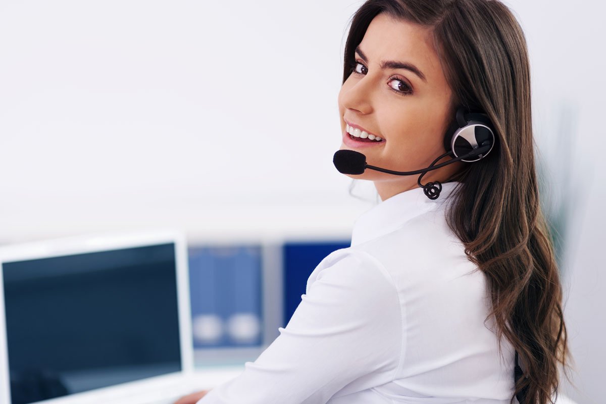 Оператор такси девушка