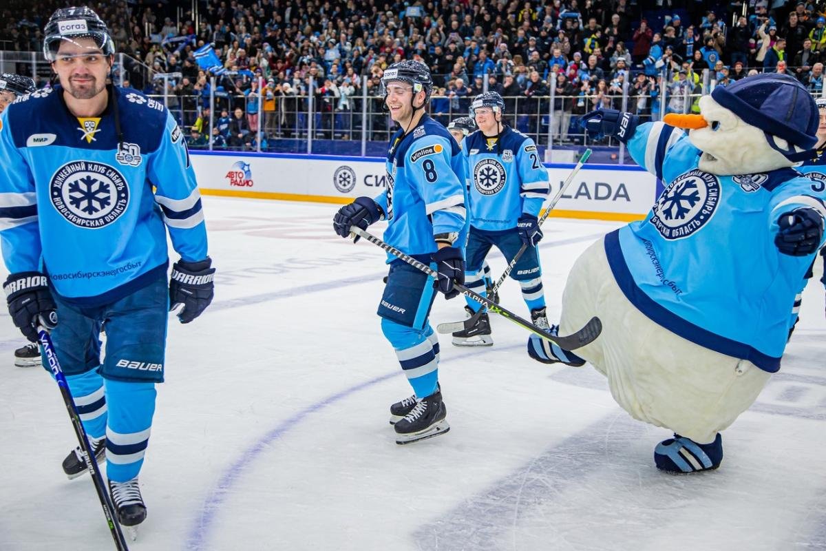 Новосибирская хоккейная команда Сибирь