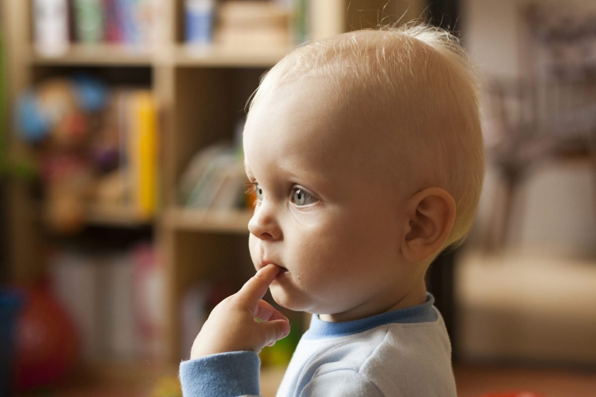 Задумчивый ребенок