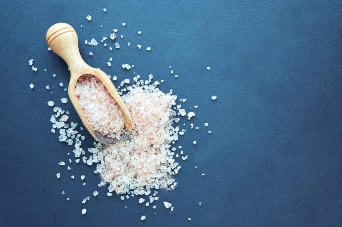 Солонка эстетичная белый фон