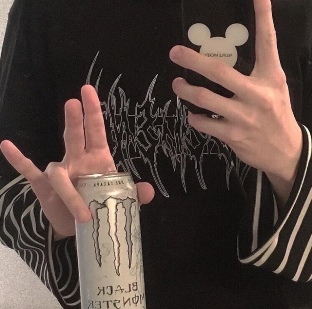 Энергетик Эстетика в руках