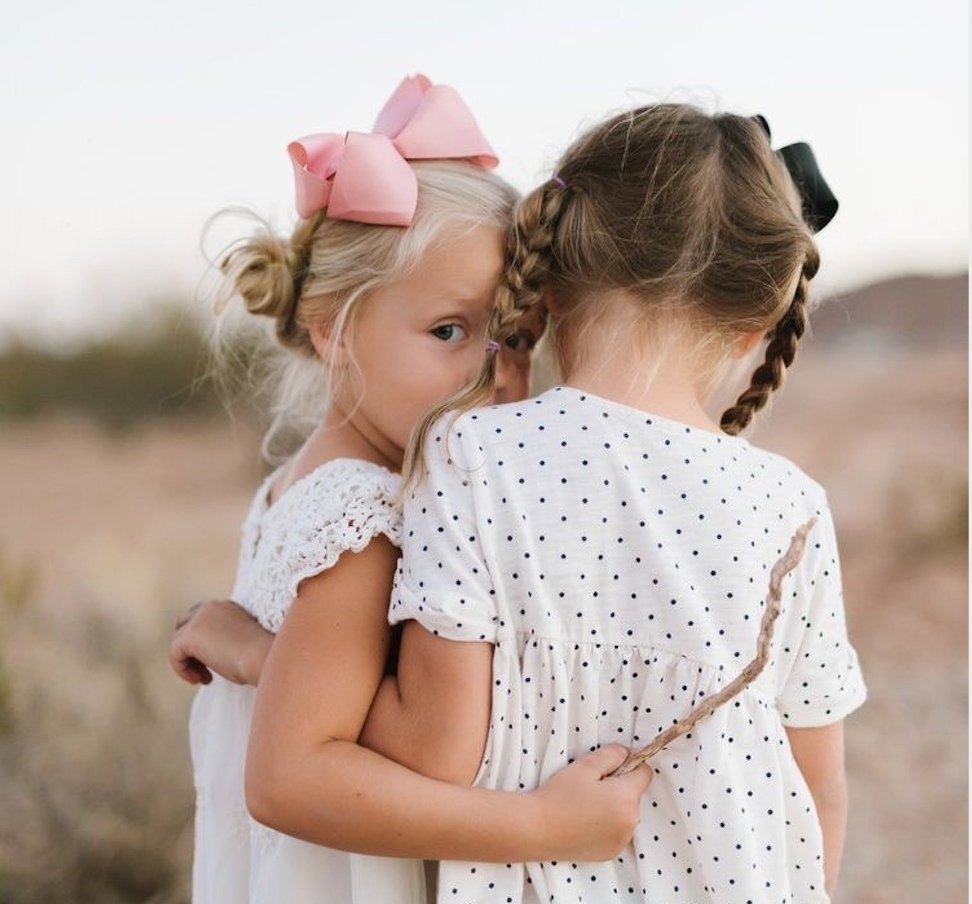 Фотосессия сестер