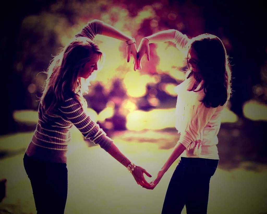 Две подруги рисунок