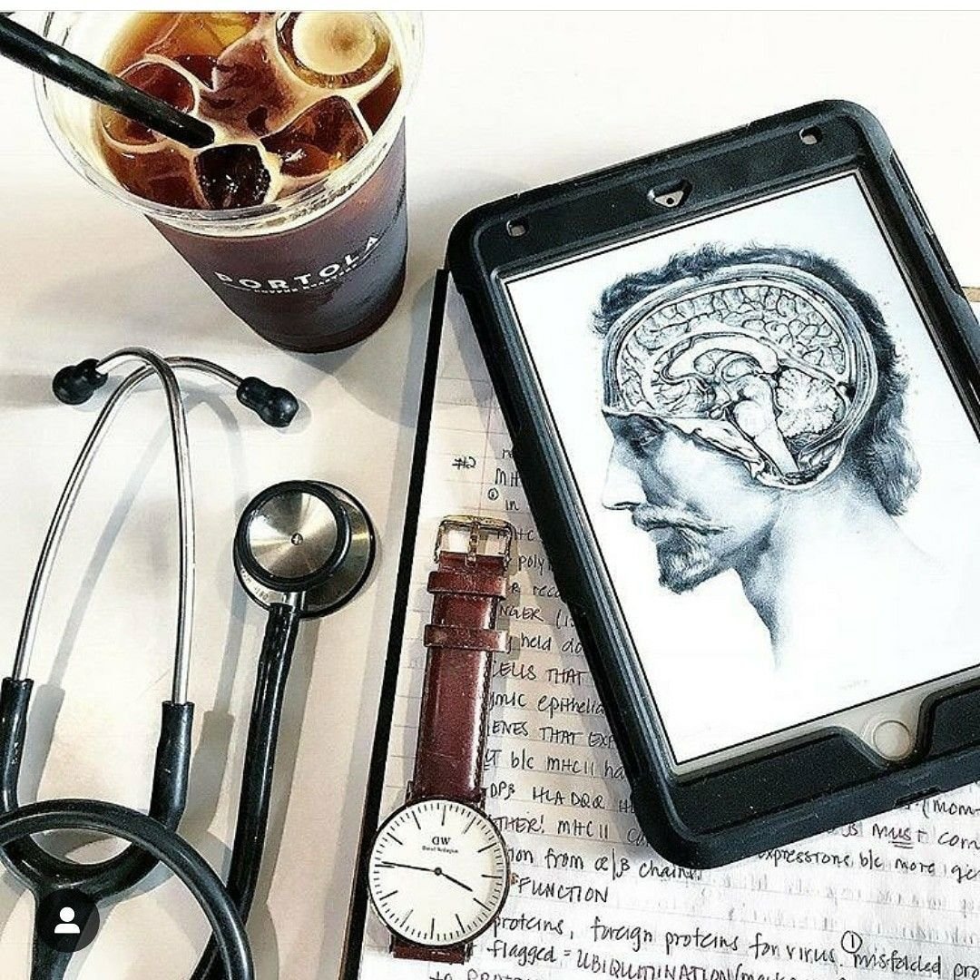 Врач говорит с пациентом нарисованная