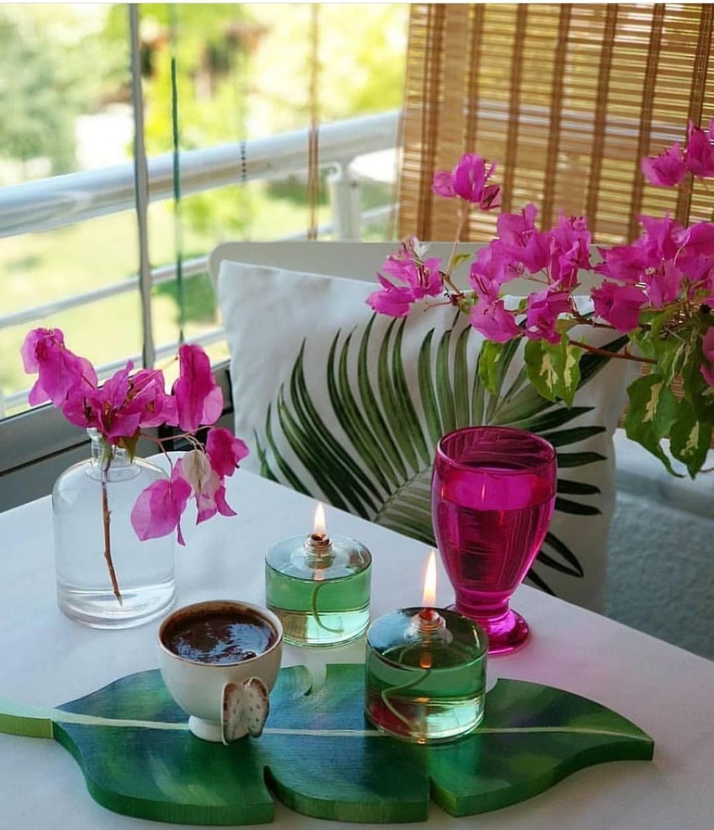 Чашка кофе с орхидеей