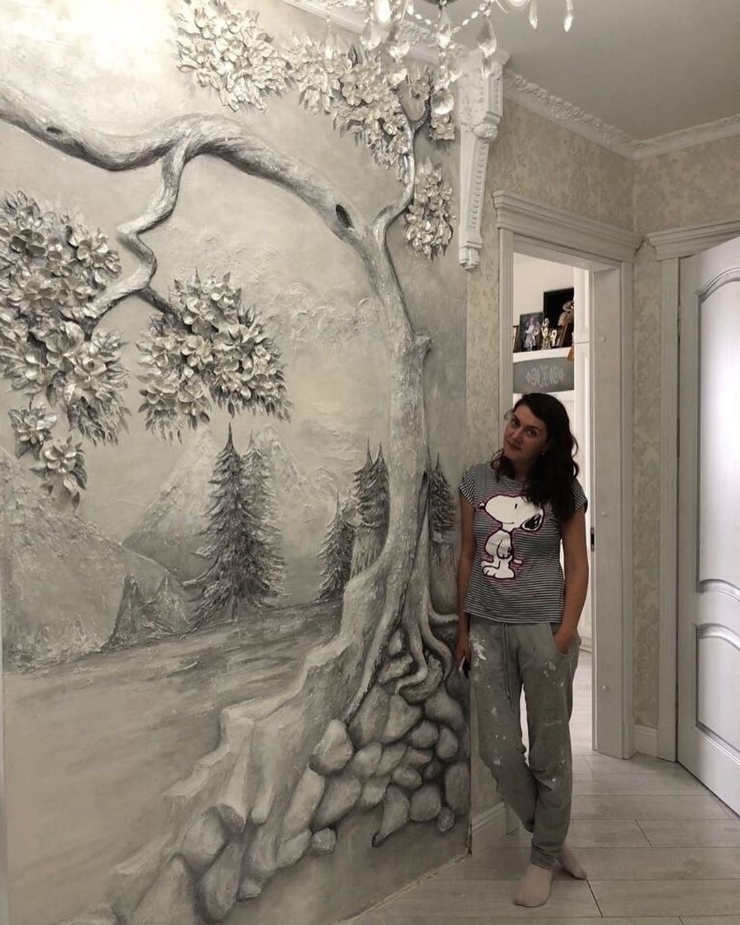 Барельеф на стене