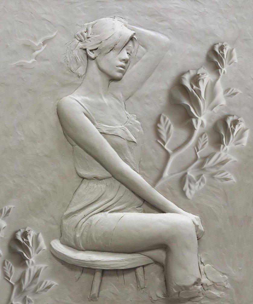 Женский барельеф