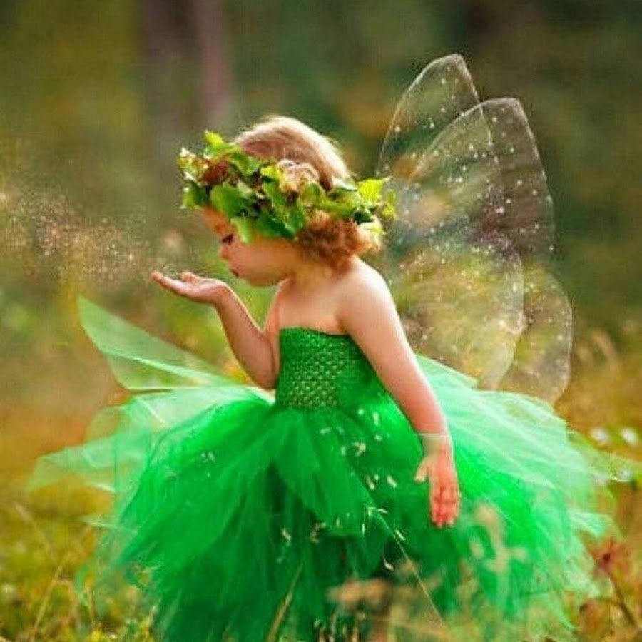 Фея девушка в полёте