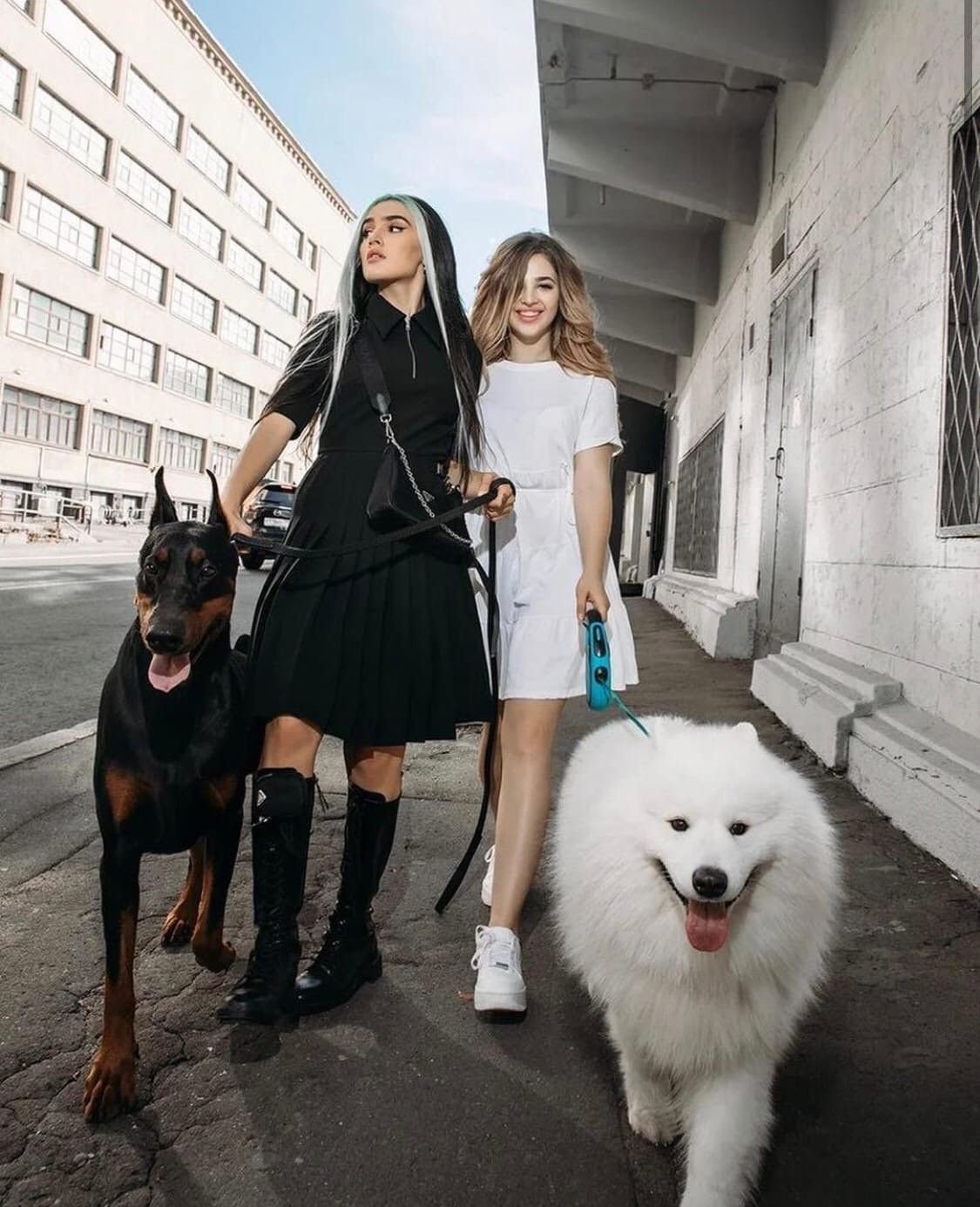 Дина Исаева с доберманом