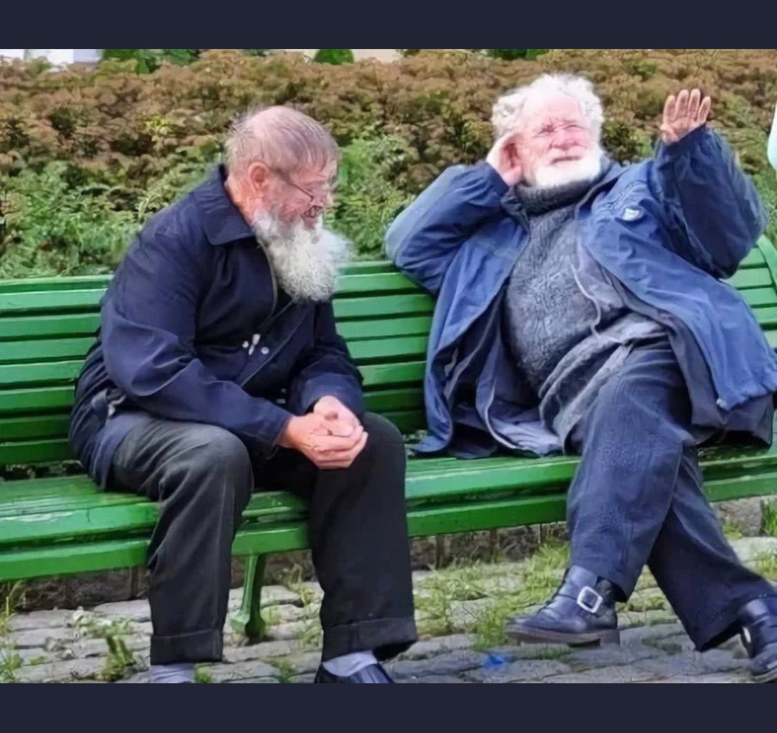 Дед на скамейке