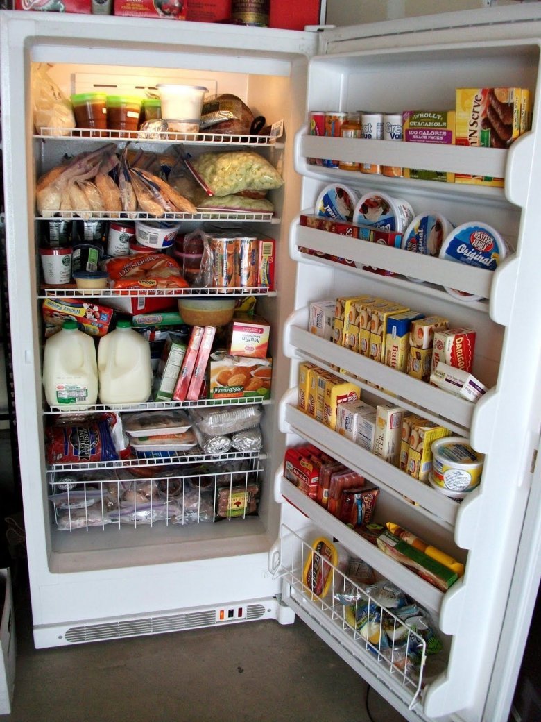 Полный холодильник продуктов