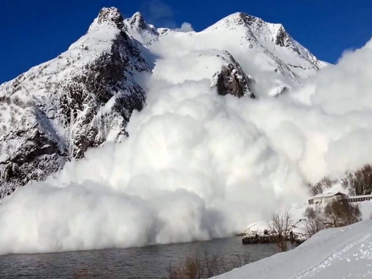 Лотковые лавины