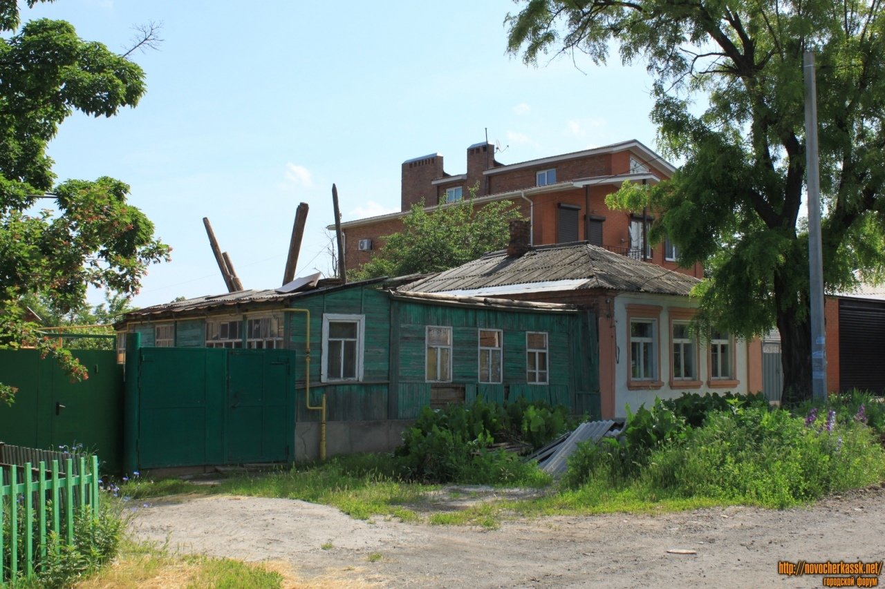 Фото ул октябрьская. Новочеркасск улица Октябрьская 212. Новочеркасск улица Октябрьская. Октябрьская 166 Новочеркасск. Новочеркасск ул Октябрьская Диамант.