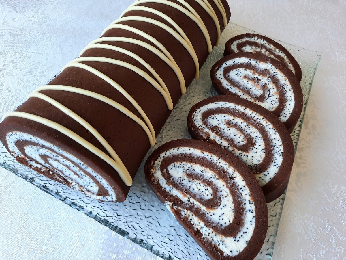 Рулет шоколадный бисквитный