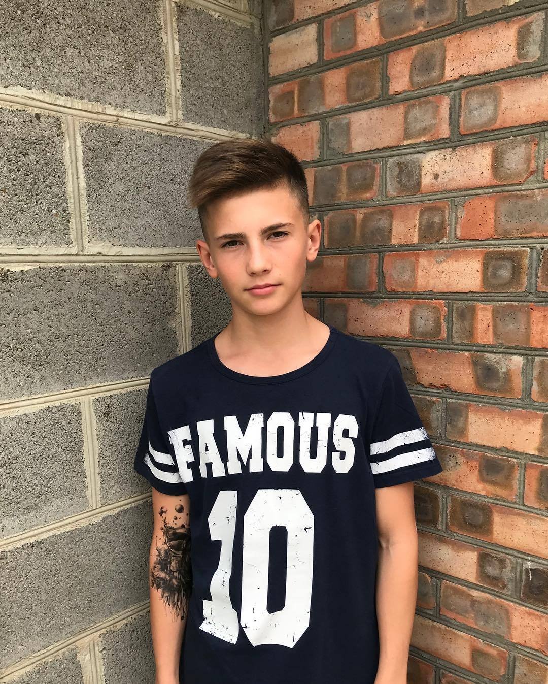 Человек в капюшоне рисунок