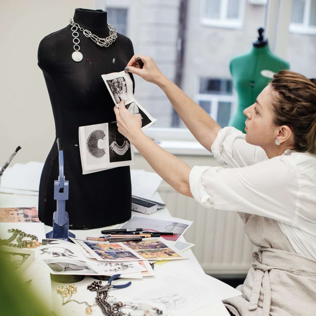 Модельер дизайнер одежды