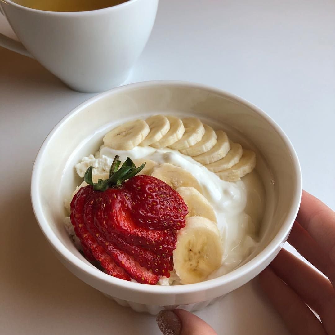 Завтрак с клубникой и бананом