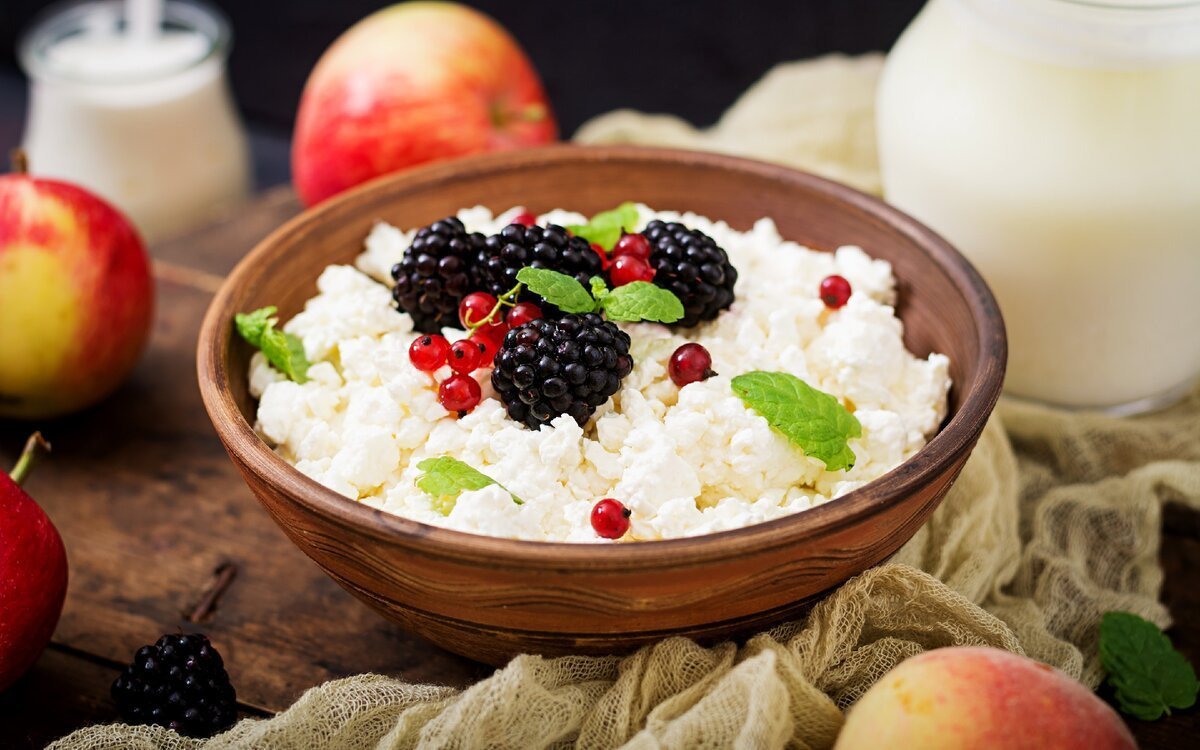 Творог домашний с ягодой