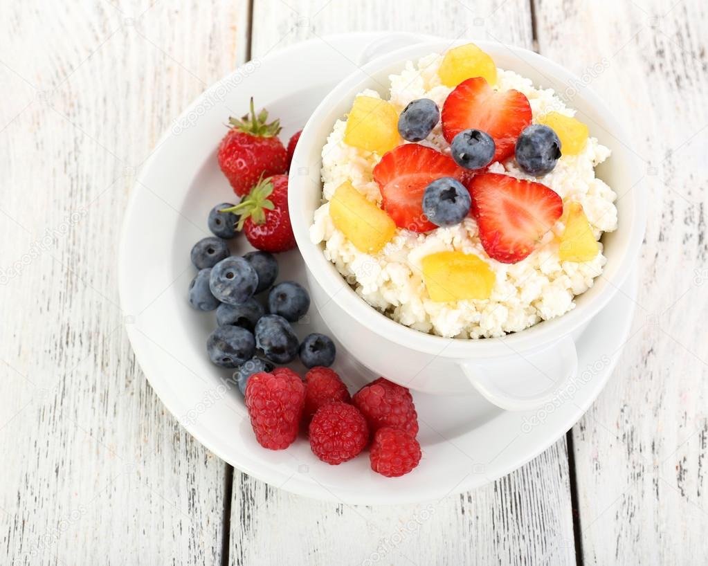 Творог с фруктами на завтрак