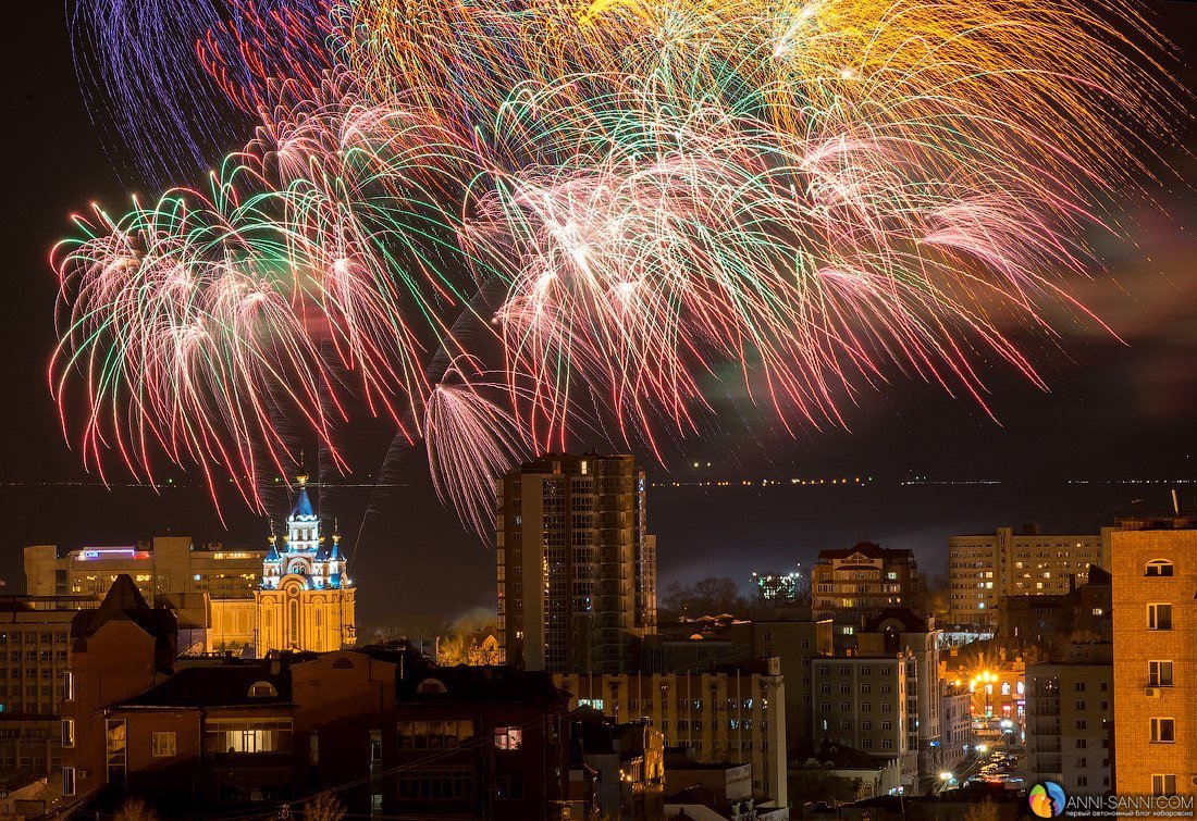 Поздравляем салют