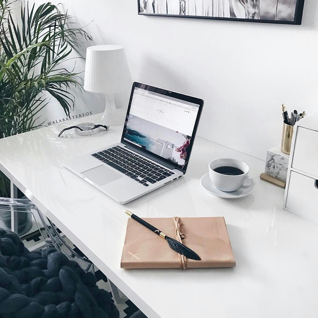 Ноутбук в интерьере