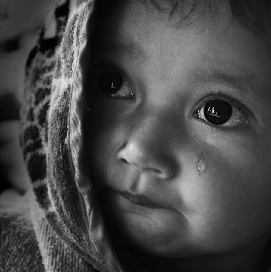 Грустные глаза ребенка