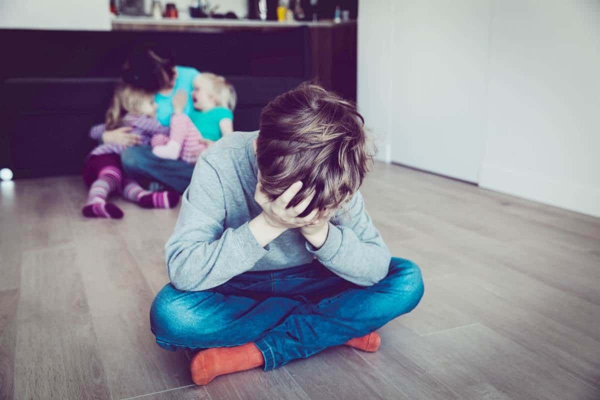 Спортзал ребёнок грусть плачет