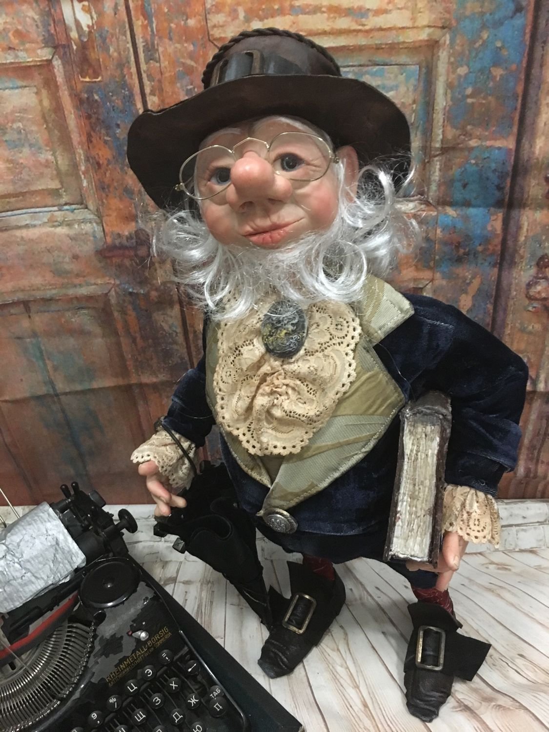 Сказочный герой Оле Лукойе