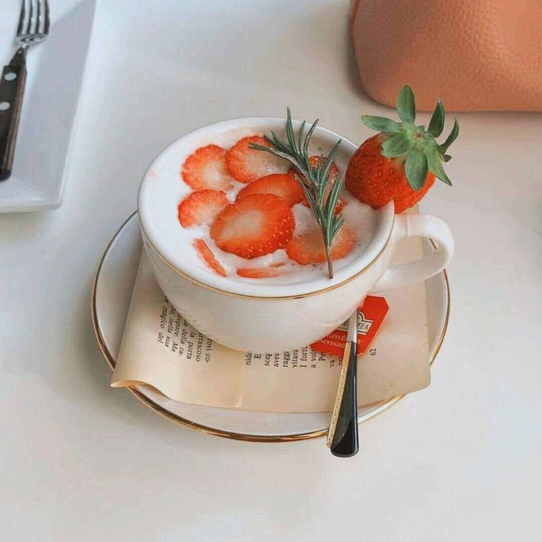 Клубника в пастельных тонах