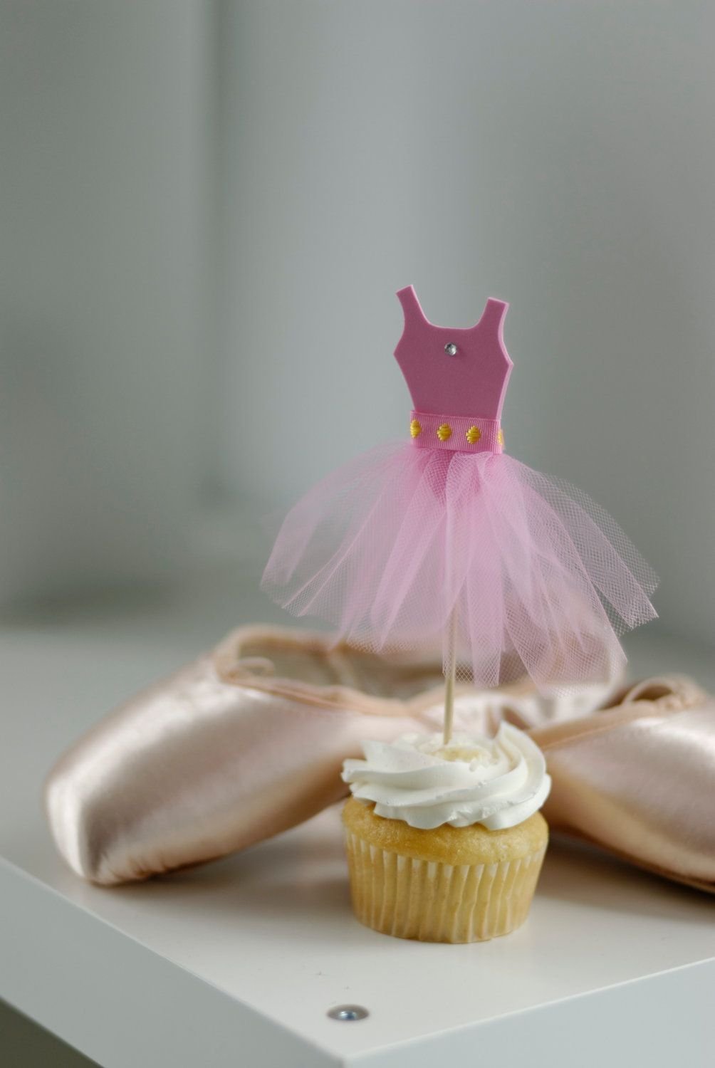 С днём рождения танцовщице