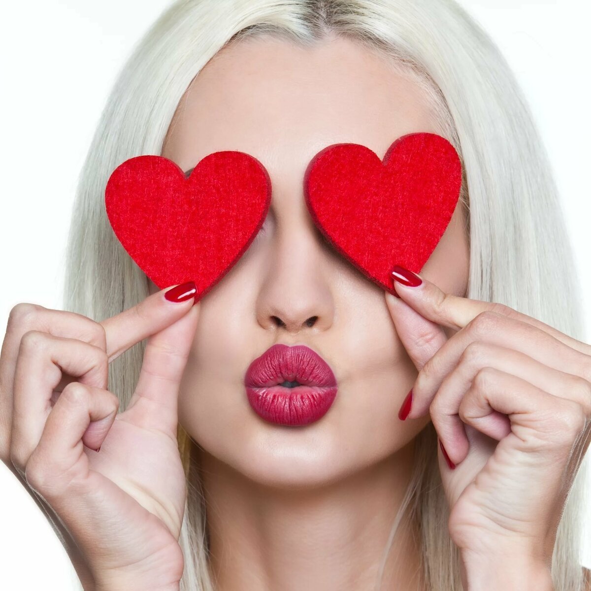 Девушка воздушный поцелуй