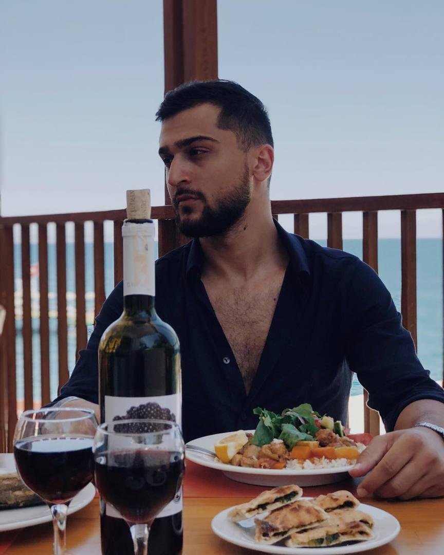 Джонни певец