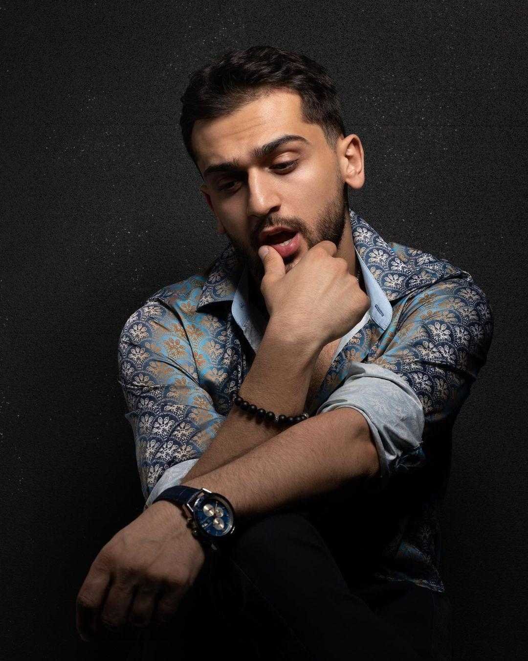 Джонни певец