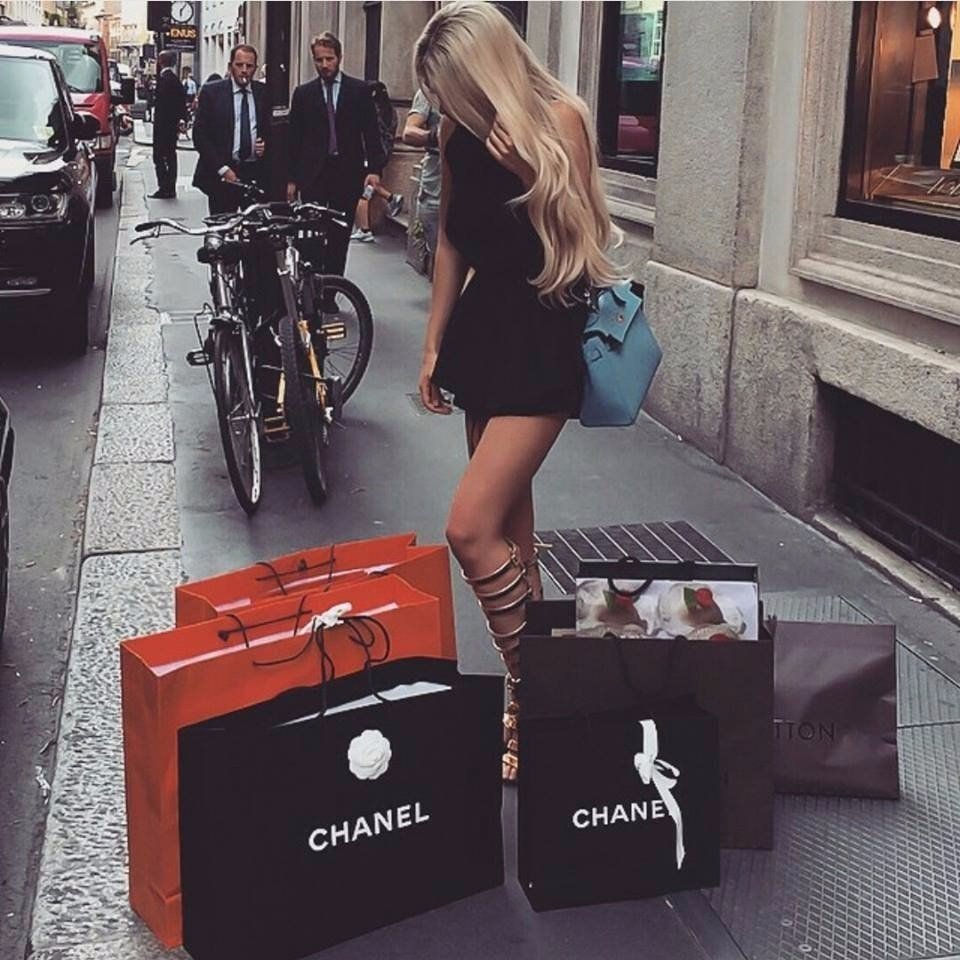 Аватар для интернет магазина женской одежды