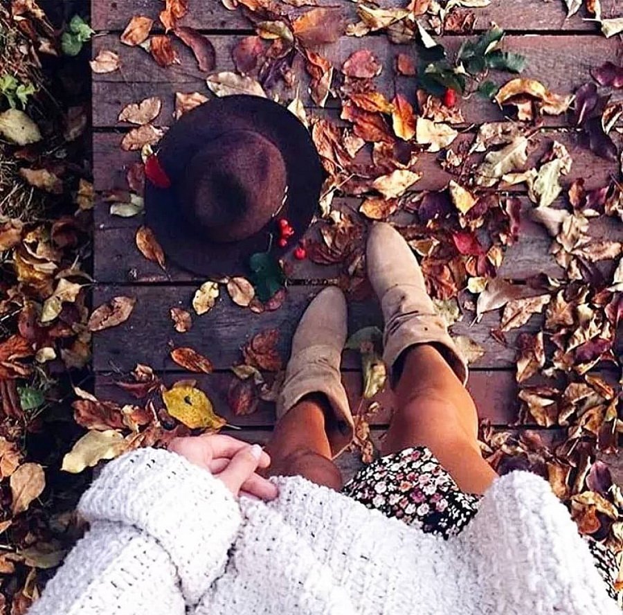 Девушка ноги осень