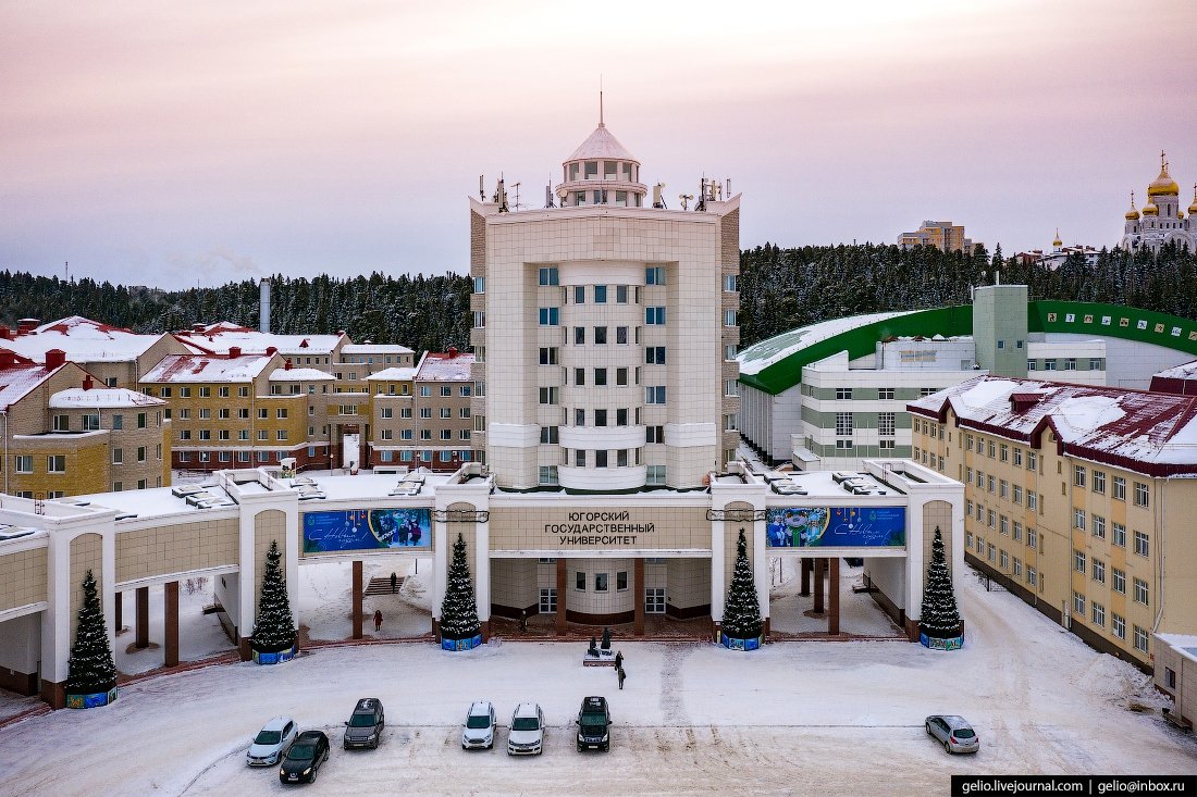 Памятник первооткрывателям земли Югорской