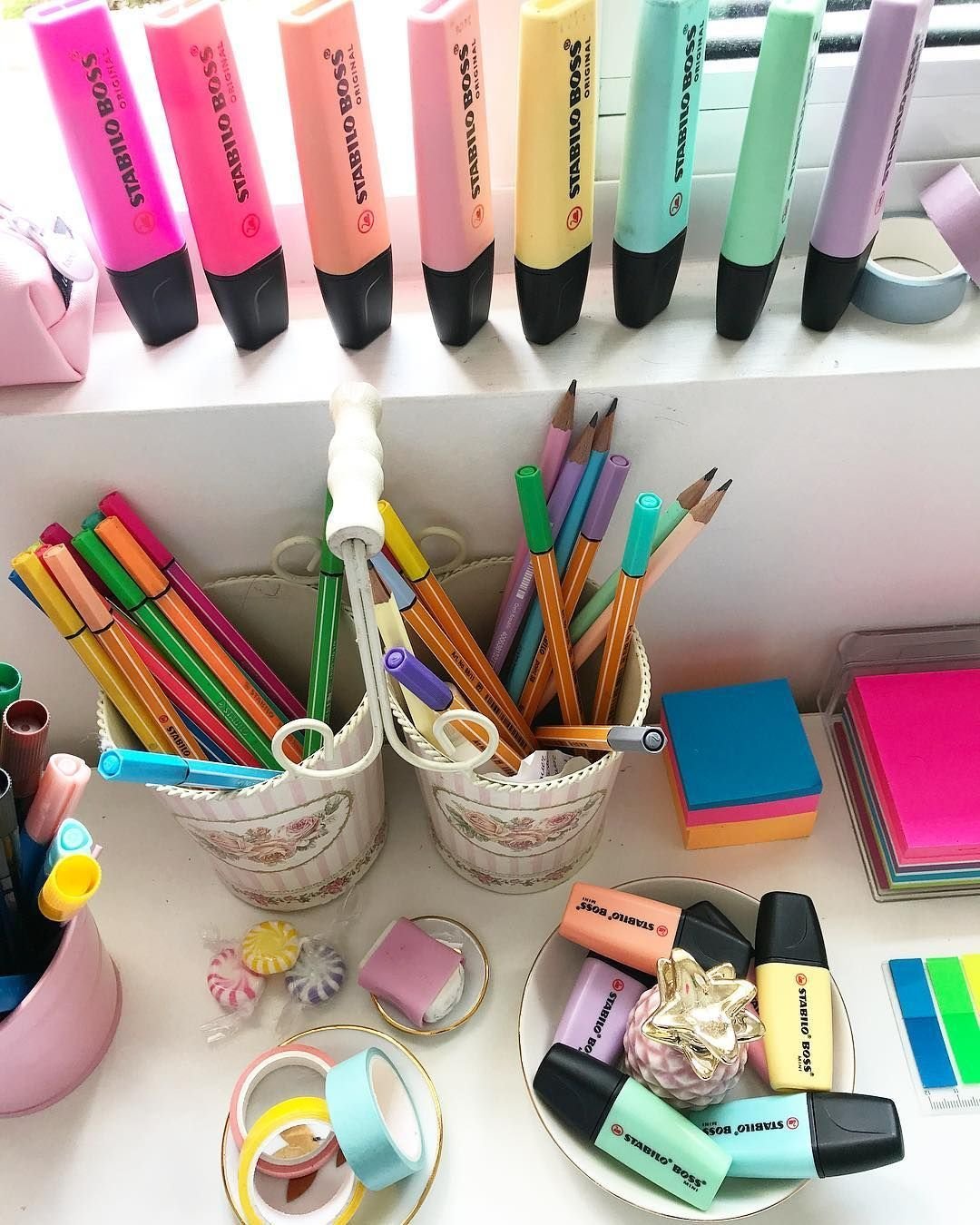 Школьные принадлежности