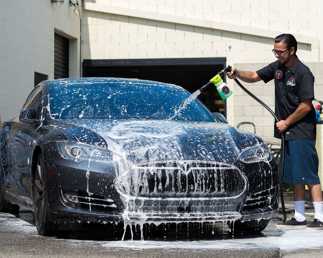 Мойка дорогого автомобиля