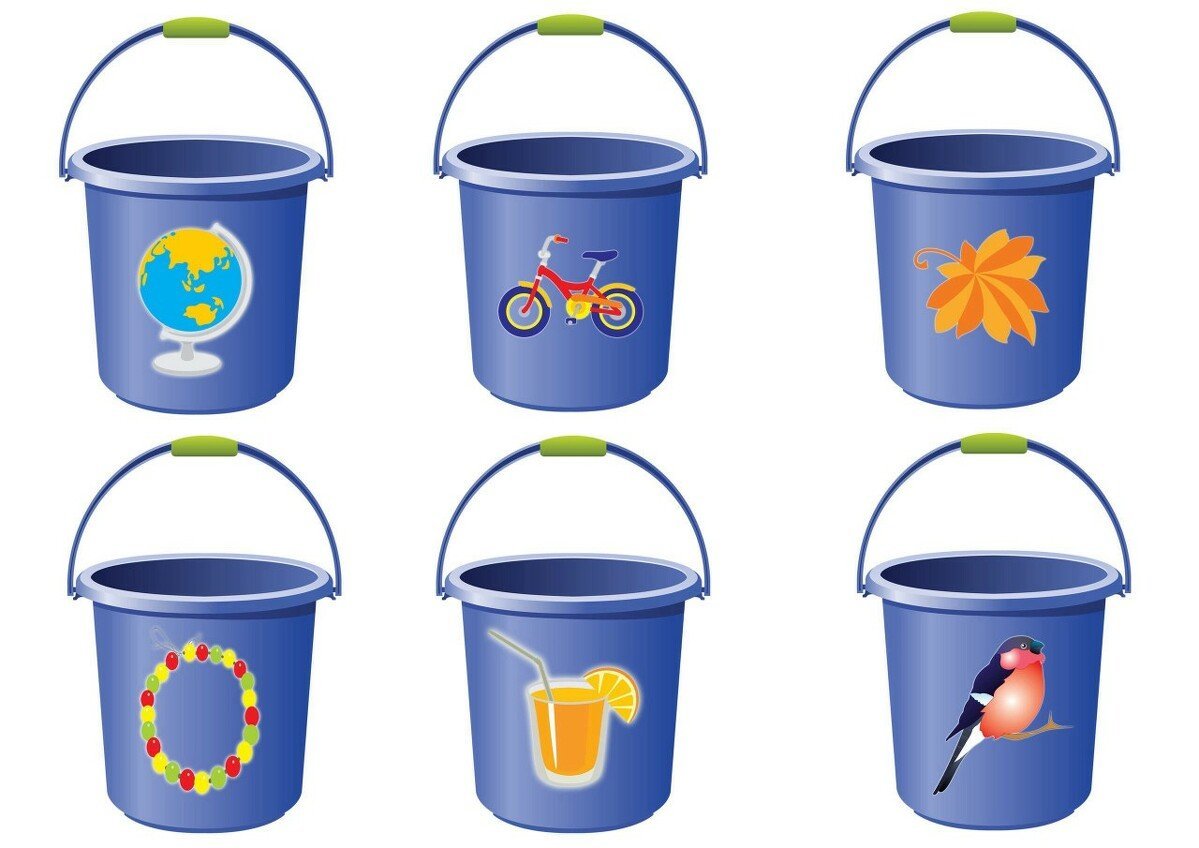 Железное ведро на белом фоне