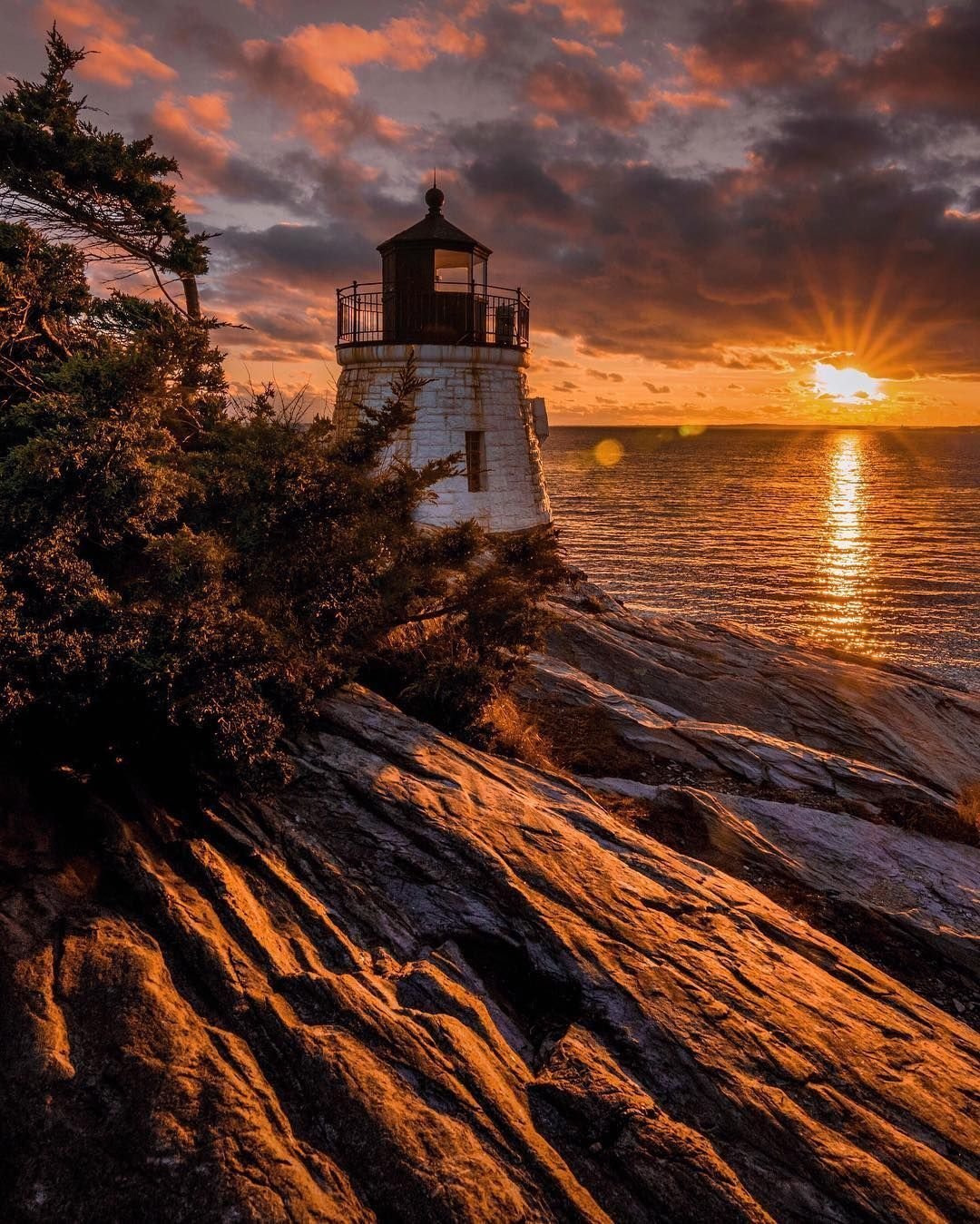 Закат море Маяк