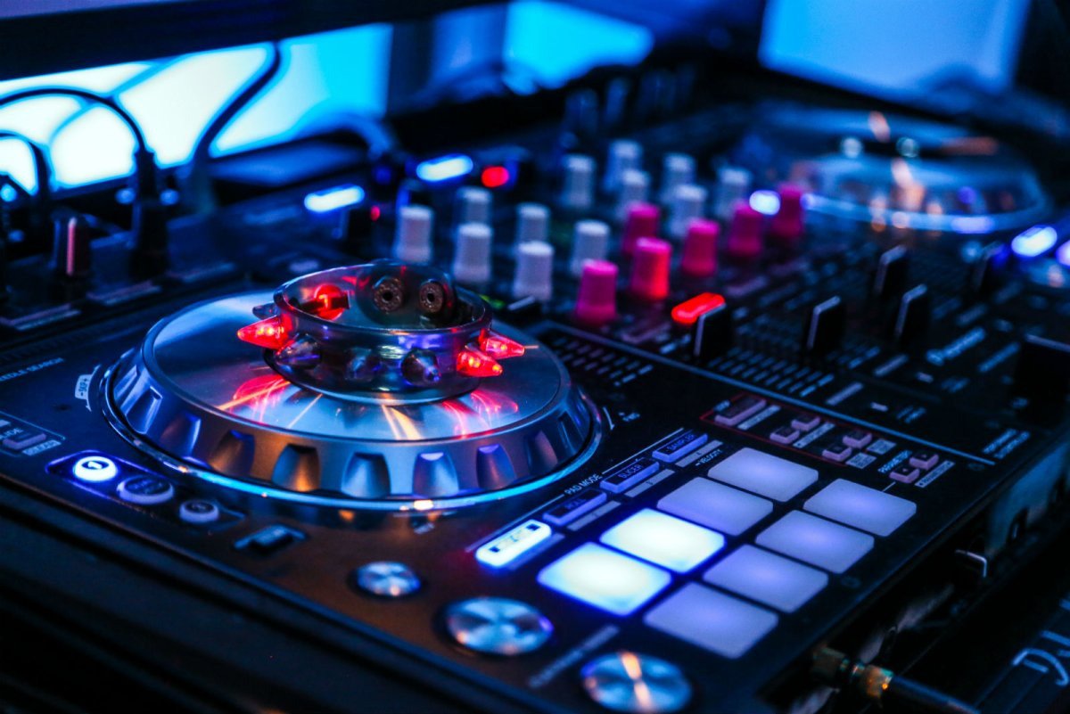 Пульт диджея