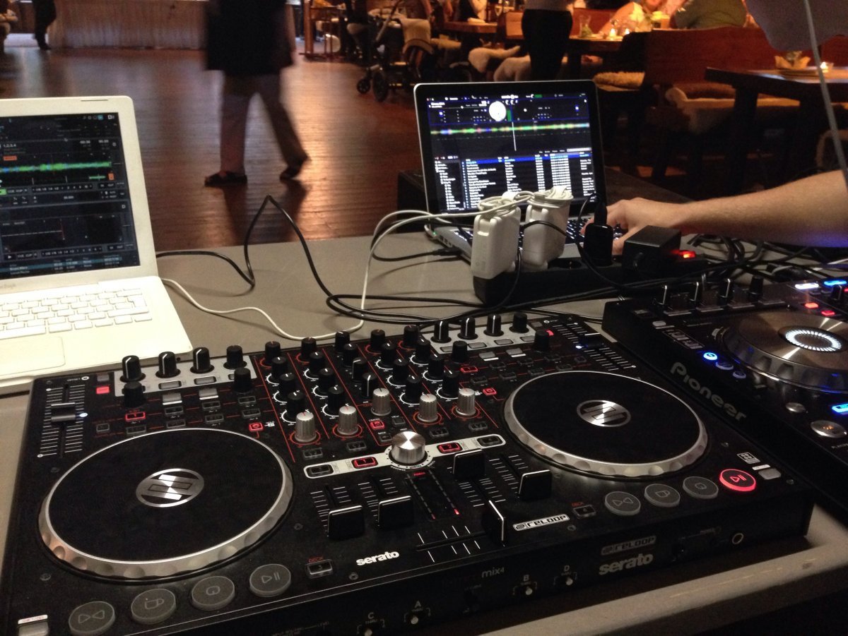 Диджей пульт rb400