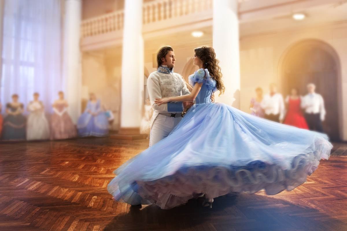 Танец Золушки и принца на балу 2015