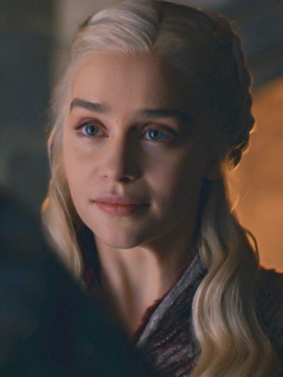 Дейнерис Таргариен и дракон